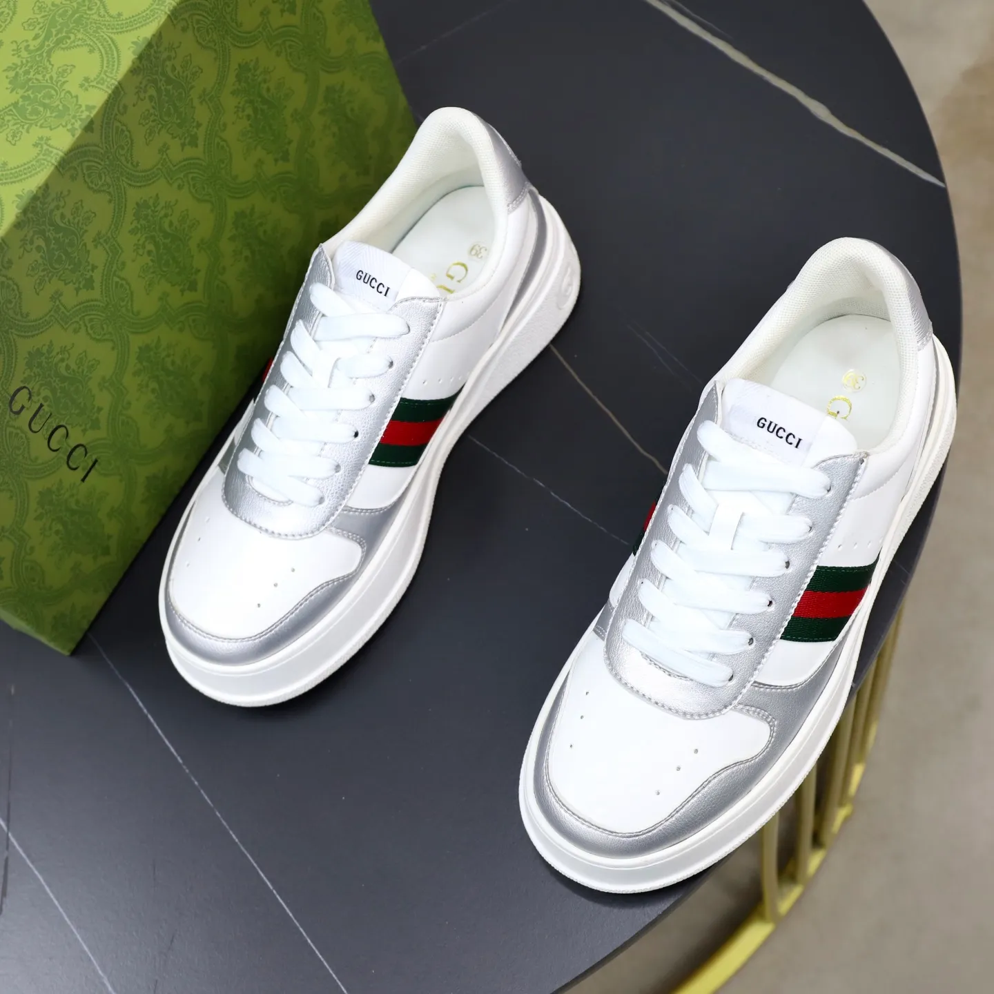 Ex-factory price: 400💰🙅‍♂️🙅‍♂️🙅‍♂️ Brand: GUCCI Standard code: 38-44 (45 customized) Grade: Same as the official website Material: Original leather stitching brand cloth Comfortable and breathable sheepskin lining Lightweight and wear-resistant outsole Style category: Men's fashionable casual shoes Sports shoes Distinguished luxury brand elements Top luxury Color: actual picture color